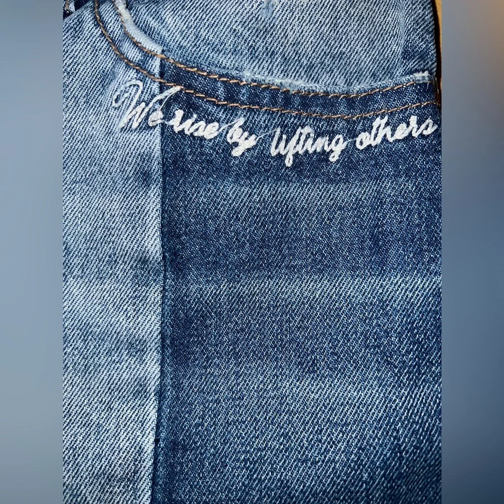 William Rast - Denim Shorts - Sise 28 - Picture 3 of 4